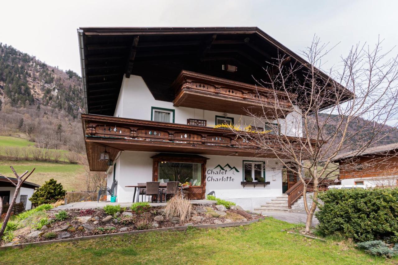 Charlotte Fusch an der Grossglocknerstrasse